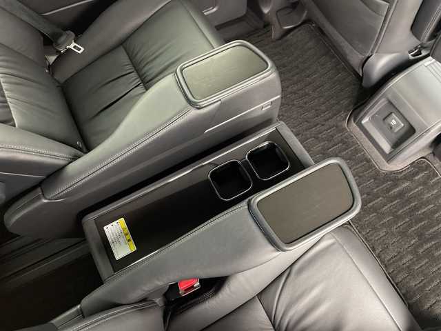 ホンダ オデッセイ ハイブリッド e:HEVアブソルート EXブラックED 愛知県 2024(令6)年 2.3万km プレミアムヴィーナスブラックP ワンオーナー/純正ナビ/マルチビューカメラシステム/フルセグTV・HDMI・Bluetooth・USB・CD・DVD/ETC/前後ドライブレコーダー/両側パワースライドドア/ハンズフリーアクセステールゲート/18インチアルミホイール/本革シート/運転席助手席・2列目パワーシート/運転席助手席・2列目シートヒーター/おくだけ充電/ホンダセンシング/衝突軽減ブレーキ/先行車発進お知らせ/歩行者事故低減ステアリング/路外逸脱抑制/標識認識/渋滞追従機能付ACC/車線維持支援システム/ブラインドスポットインフォメーション/オートハイビーム/誤発進抑制/後方誤発進抑制/近距離衝突軽減ブレーキ/急アクセル抑制/パーキングセンサー/後退出庫サポート/アクティブコーナリングライト/車両接近通報/ECONモード/ヒルスタートアシスト/横滑り防止/LEDヘッド/オートライト/プラズマクラスター技術搭載フルオートエアコン/フロントオートエアコン・リヤオートエアコン/革巻きステアリング/パドルシフト/USBチャージャー/プッシュスタート/スマートキー/スペアキー