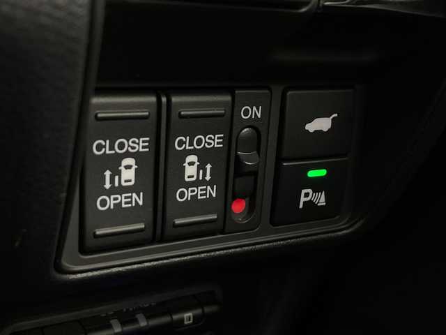 ホンダ オデッセイ ハイブリッド e:HEVアブソルート EXブラックED 愛知県 2024(令6)年 2.3万km プレミアムヴィーナスブラックP ワンオーナー/純正ナビ/マルチビューカメラシステム/フルセグTV・HDMI・Bluetooth・USB・CD・DVD/ETC/前後ドライブレコーダー/両側パワースライドドア/ハンズフリーアクセステールゲート/18インチアルミホイール/本革シート/運転席助手席・2列目パワーシート/運転席助手席・2列目シートヒーター/おくだけ充電/ホンダセンシング/衝突軽減ブレーキ/先行車発進お知らせ/歩行者事故低減ステアリング/路外逸脱抑制/標識認識/渋滞追従機能付ACC/車線維持支援システム/ブラインドスポットインフォメーション/オートハイビーム/誤発進抑制/後方誤発進抑制/近距離衝突軽減ブレーキ/急アクセル抑制/パーキングセンサー/後退出庫サポート/アクティブコーナリングライト/車両接近通報/ECONモード/ヒルスタートアシスト/横滑り防止/LEDヘッド/オートライト/プラズマクラスター技術搭載フルオートエアコン/フロントオートエアコン・リヤオートエアコン/革巻きステアリング/パドルシフト/USBチャージャー/プッシュスタート/スマートキー/スペアキー