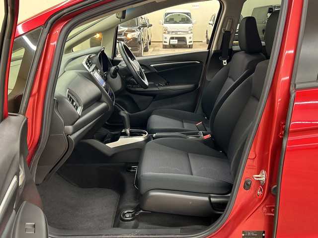ホンダ フィット 13G F 道央・札幌 2018(平30)年 7.7万km プレミアムクリスタルレッドM ４WD//社外ナビ/　CD/BT/USB/ワンセグTV//バックカメラ//エンジンスターター//プッシュスタート//スマートキー//スペアキー//アイドリングストップ//ETC//社外15インチアルミ//冬タイヤ付き//電動格納ミラー