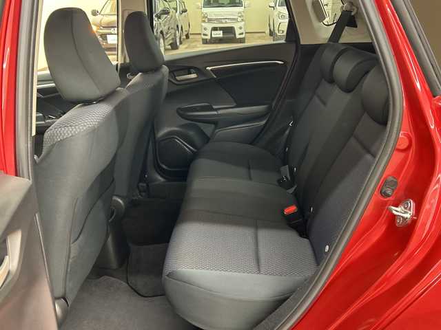 ホンダ フィット 13G F 道央・札幌 2018(平30)年 7.7万km プレミアムクリスタルレッドM ４WD//社外ナビ/　CD/BT/USB/ワンセグTV//バックカメラ//エンジンスターター//プッシュスタート//スマートキー//スペアキー//アイドリングストップ//ETC//社外15インチアルミ//冬タイヤ付き//電動格納ミラー
