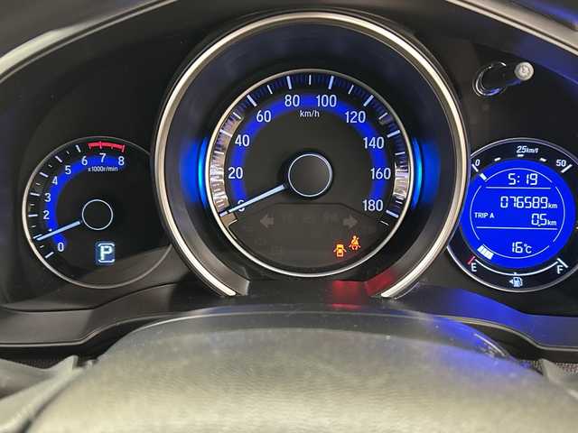 ホンダ フィット 13G F 道央・札幌 2018(平30)年 7.7万km プレミアムクリスタルレッドM ４WD//社外ナビ/　CD/BT/USB/ワンセグTV//バックカメラ//エンジンスターター//プッシュスタート//スマートキー//スペアキー//アイドリングストップ//ETC//社外15インチアルミ//冬タイヤ付き//電動格納ミラー