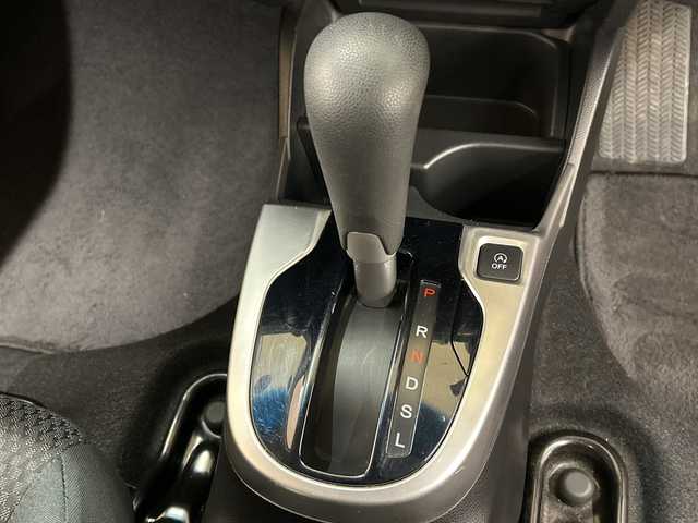 ホンダ フィット 13G F 道央・札幌 2018(平30)年 7.7万km プレミアムクリスタルレッドM ４WD//社外ナビ/　CD/BT/USB/ワンセグTV//バックカメラ//エンジンスターター//プッシュスタート//スマートキー//スペアキー//アイドリングストップ//ETC//社外15インチアルミ//冬タイヤ付き//電動格納ミラー