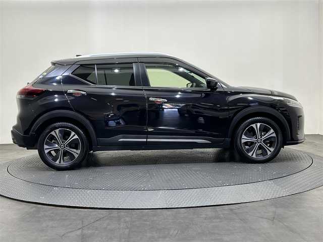 日産 キックス X 愛媛県 2021(令3)年 3.8万km ピュアブラック ・９型ナビ（フルセグＴＶ・ＢＴ・ＣＤ・ＤＶＤ・ＦＭ・ＡＭ・ＳＤ）/・全方位カメラ　/・ＥＴＣ　/・前後ドラレコ　/・プロパイロット　/・ステアリングヒーター　/・レーダークルーズコントロール　/・衝突軽減ブレーキ　/・ＵＳＢ充電/・デジタルインナーミラー