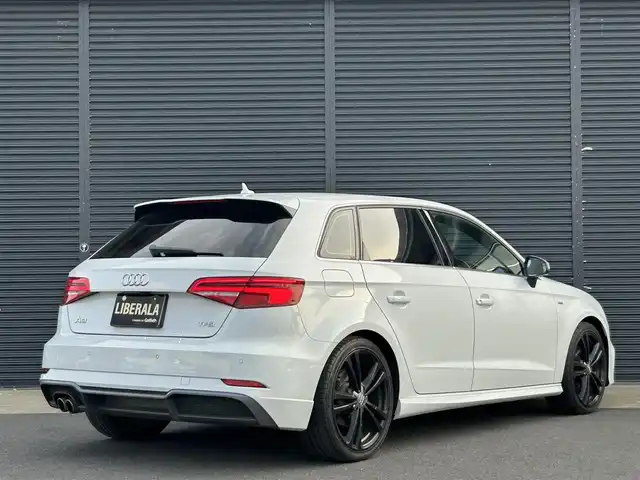 アウディ Ａ３ SB 1．4 TFSI スポーツ 茨城県 2018(平30)年 8.6万km グレイシアホワイトメタリック アシスタンスパッケージ/・サイドアシスト/・レーンアシスト/・リヤクロストラフィックアシスト/・ハイビームアシスト/コンビニエンスパッケージ/・アドバンストキー/・アウディパーキングシステム/・リヤビューカメラ/バーチャルコックピット/アウディプレセンス/アダプティブクルーズコントロール/純正ナビ/フルセグTV/BT/ハーフレザーシート/シートヒーター/パワーシート/LEDヘッドライト/パドルシフト/ドラレコ/禁煙車