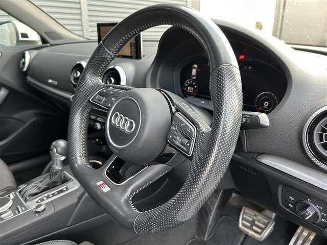 アウディ Ａ３ SB 1．4 TFSI スポーツ 茨城県 2018(平30)年 8.6万km グレイシアホワイトメタリック アシスタンスパッケージ/・サイドアシスト/・レーンアシスト/・リヤクロストラフィックアシスト/・ハイビームアシスト/コンビニエンスパッケージ/・アドバンストキー/・アウディパーキングシステム/・リヤビューカメラ/バーチャルコックピット/アウディプレセンス/アダプティブクルーズコントロール/純正ナビ/フルセグTV/BT/ハーフレザーシート/シートヒーター/パワーシート/LEDヘッドライト/パドルシフト/ドラレコ/禁煙車