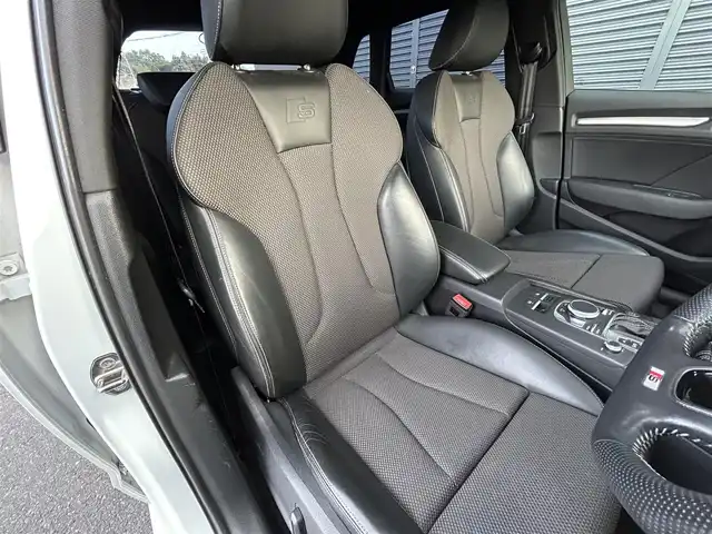 アウディ Ａ３ SB 1．4 TFSI スポーツ 茨城県 2018(平30)年 8.6万km グレイシアホワイトメタリック アシスタンスパッケージ/・サイドアシスト/・レーンアシスト/・リヤクロストラフィックアシスト/・ハイビームアシスト/コンビニエンスパッケージ/・アドバンストキー/・アウディパーキングシステム/・リヤビューカメラ/バーチャルコックピット/アウディプレセンス/アダプティブクルーズコントロール/純正ナビ/フルセグTV/BT/ハーフレザーシート/シートヒーター/パワーシート/LEDヘッドライト/パドルシフト/ドラレコ/禁煙車