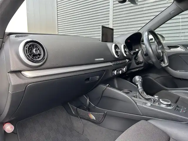 アウディ Ａ３ SB 1．4 TFSI スポーツ 茨城県 2018(平30)年 8.6万km グレイシアホワイトメタリック アシスタンスパッケージ/・サイドアシスト/・レーンアシスト/・リヤクロストラフィックアシスト/・ハイビームアシスト/コンビニエンスパッケージ/・アドバンストキー/・アウディパーキングシステム/・リヤビューカメラ/バーチャルコックピット/アウディプレセンス/アダプティブクルーズコントロール/純正ナビ/フルセグTV/BT/ハーフレザーシート/シートヒーター/パワーシート/LEDヘッドライト/パドルシフト/ドラレコ/禁煙車