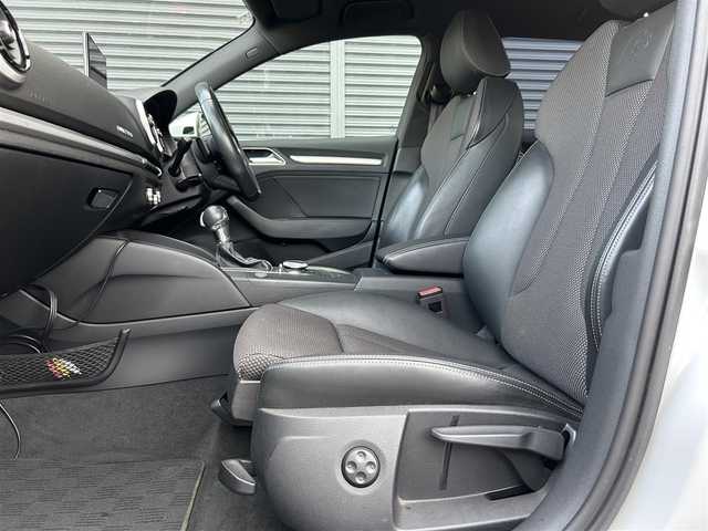 アウディ Ａ３ SB 1．4 TFSI スポーツ 茨城県 2018(平30)年 8.6万km グレイシアホワイトメタリック アシスタンスパッケージ/・サイドアシスト/・レーンアシスト/・リヤクロストラフィックアシスト/・ハイビームアシスト/コンビニエンスパッケージ/・アドバンストキー/・アウディパーキングシステム/・リヤビューカメラ/バーチャルコックピット/アウディプレセンス/アダプティブクルーズコントロール/純正ナビ/フルセグTV/BT/ハーフレザーシート/シートヒーター/パワーシート/LEDヘッドライト/パドルシフト/ドラレコ/禁煙車