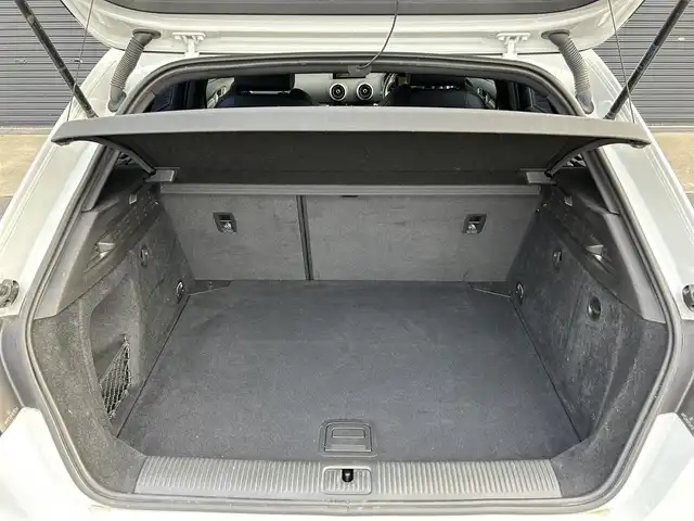 アウディ Ａ３ SB 1．4 TFSI スポーツ 茨城県 2018(平30)年 8.6万km グレイシアホワイトメタリック アシスタンスパッケージ/・サイドアシスト/・レーンアシスト/・リヤクロストラフィックアシスト/・ハイビームアシスト/コンビニエンスパッケージ/・アドバンストキー/・アウディパーキングシステム/・リヤビューカメラ/バーチャルコックピット/アウディプレセンス/アダプティブクルーズコントロール/純正ナビ/フルセグTV/BT/ハーフレザーシート/シートヒーター/パワーシート/LEDヘッドライト/パドルシフト/ドラレコ/禁煙車