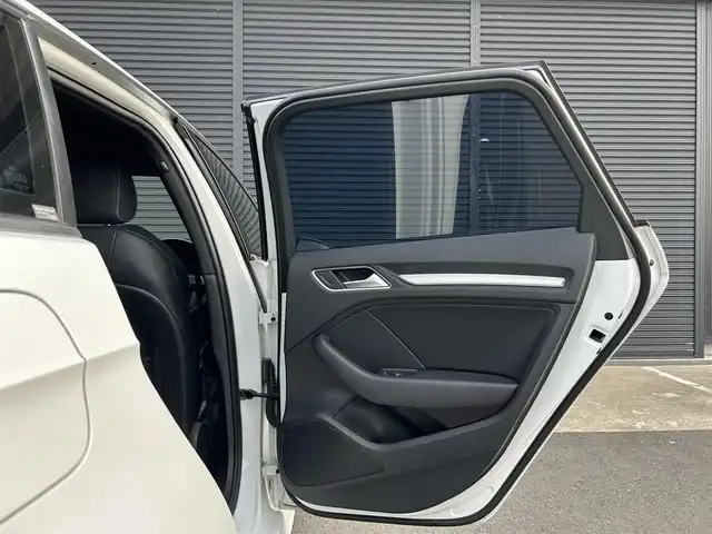 アウディ Ａ３ SB 1．4 TFSI スポーツ 茨城県 2018(平30)年 8.6万km グレイシアホワイトメタリック アシスタンスパッケージ/・サイドアシスト/・レーンアシスト/・リヤクロストラフィックアシスト/・ハイビームアシスト/コンビニエンスパッケージ/・アドバンストキー/・アウディパーキングシステム/・リヤビューカメラ/バーチャルコックピット/アウディプレセンス/アダプティブクルーズコントロール/純正ナビ/フルセグTV/BT/ハーフレザーシート/シートヒーター/パワーシート/LEDヘッドライト/パドルシフト/ドラレコ/禁煙車