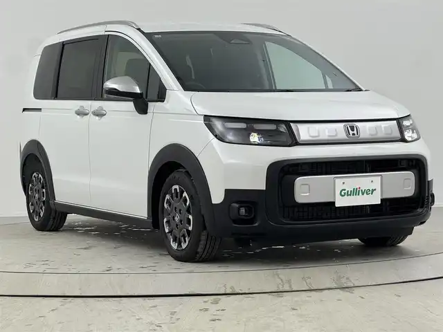 ホンダ フリード ハイブリット e:HEV クロスター 熊本県 2025(令7)年 0.1千km プラチナホワイトパール 登録済未使用車/純正9インチナビ/（BT/フルセグTV）/両側パワースライドドア/レーダークルーズコントロール/ホンダセンシング/電動パーキングブレーキ/オートホールド機能/リアサーキュレーター/リアサンシェード/ハーフレザーシート/シートヒーター/バックカメラ/純正アルミホイール/保証書、取説