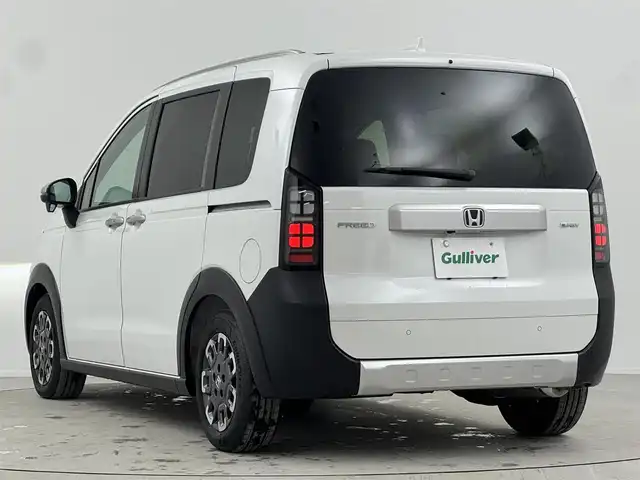 ホンダ フリード ハイブリット e:HEV クロスター 熊本県 2025(令7)年 0.1千km プラチナホワイトパール 登録済未使用車/純正9インチナビ/（BT/フルセグTV）/両側パワースライドドア/レーダークルーズコントロール/ホンダセンシング/電動パーキングブレーキ/オートホールド機能/リアサーキュレーター/リアサンシェード/ハーフレザーシート/シートヒーター/バックカメラ/純正アルミホイール/保証書、取説