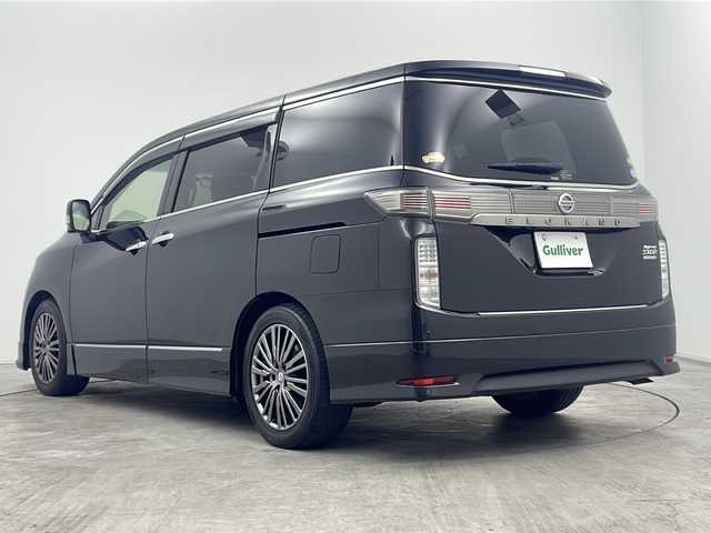 日産 エルグランド 250HWS プレミアム アーバンクロム 三重県 2018(平30)年 7.1万km ファントムブラック 禁煙車/純正ナビ/CD/DVD/BT/フルセグTV/全方位カメラ/両側パワースライドドア/純正フリップダウンモニター/レザーシート/前席シートヒーター/パワーバックドア/ドライブレコーダー/クルーズコントロール/メモリシート/後席オットマン/ビルトインETC/電動格納ミラー