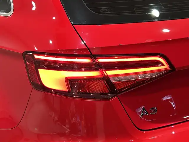アウディ Ａ３ SB 30TFSI スポーツ 愛知県 2019(令1)年 4.3万km 赤 バーチャルコクピット　/ハーフレザー　/純正ナビ　/Ｂｌｕｅｔｏｏｔｈ　/フルセグＴＶ　/バックカメラ　/ＡＣＣ　/ＬＫＡ　/ＢＳＭ　/シートヒーター　/ドライブレコーダー　/ＥＴＣ２．０　/ＬＥＤヘッドライト　/パワーシート/アイドリングストップ/プッシュスタート/ウィンカーミラー