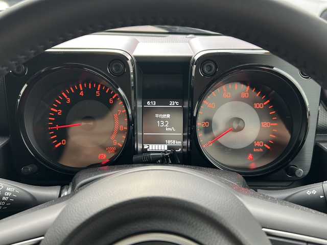 スズキ ジムニー XC 岐阜県 2023(令5)年 0.2万km ブルーイッシュブラックパール3 登録時1/858km/社外７インチナビ/ワンセグテレビ/Bluetooth/革巻きステアリング/４WD/バックカメラ/LEDライト/クルーズコントロール/純正アルミホイール/サイドアンダーミラー/シートヒーター/プッシュスタート/スマートキー/社外フロアマット/ドアバイザー