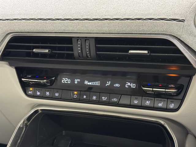 マツダ ＣＸ－６０ XD HV プレミアムモダン 三重県 2023(令5)年 1.8万km ロジウムホワイトプレミアムメタリック ディーゼルターボ・マイルドハイブリッド/4WD/MTモード付8AT/12.3型ナビ/（AM/FM/USB/HDMI/CarPlay/AndroidAuto/Bluetooth/TV）/360ビュー・モニター/ドライブレコーダー前後/ビルトインETC/i-ACTIVSENSE/・スマートブレーキサポート/・レーダークルーズコントロール/・クルージング&トラフィックサポート/・ドライバー異常時対応システム/・ドライバーモニタリング/・レーンキープアシストシステム/・ブラインドスポットモニタリング/・リヤクロストラフィックアラート/・パーキングセンサー（前後）/など/装備/・ナッパレザーシート（ピュアホワイト）/・シートヒーター（D/N/2nd）/・シートベンチレーション（D/N）/・パワーシート（Dメモリー付10way/N10way）/・電動チルト&テレスコステアリング/・ステアリングヒーター/・HUD/・AC100Vコンセント&USB充電ジャック&ワイヤレス充電/・LEDヘッドライト/・ダウンヒルアシストコントロール/・ハンズフリーパワーリフトゲート/・左右独立オートエアコン/・パドルシフト/・純正20inAW/・保/取/・スマートキーx1/など