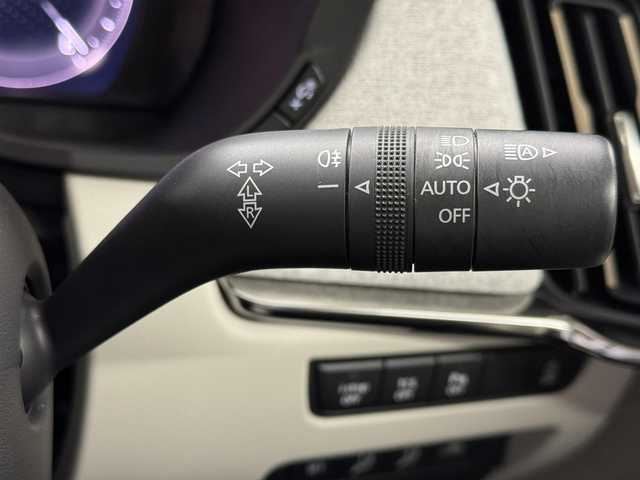 マツダ ＣＸ－６０ XD HV プレミアムモダン 三重県 2023(令5)年 1.8万km ロジウムホワイトプレミアムメタリック ディーゼルターボ・マイルドハイブリッド/4WD/MTモード付8AT/12.3型ナビ/（AM/FM/USB/HDMI/CarPlay/AndroidAuto/Bluetooth/TV）/360ビュー・モニター/ドライブレコーダー前後/ビルトインETC/i-ACTIVSENSE/・スマートブレーキサポート/・レーダークルーズコントロール/・クルージング&トラフィックサポート/・ドライバー異常時対応システム/・ドライバーモニタリング/・レーンキープアシストシステム/・ブラインドスポットモニタリング/・リヤクロストラフィックアラート/・パーキングセンサー（前後）/など/装備/・ナッパレザーシート（ピュアホワイト）/・シートヒーター（D/N/2nd）/・シートベンチレーション（D/N）/・パワーシート（Dメモリー付10way/N10way）/・電動チルト&テレスコステアリング/・ステアリングヒーター/・HUD/・AC100Vコンセント&USB充電ジャック&ワイヤレス充電/・LEDヘッドライト/・ダウンヒルアシストコントロール/・ハンズフリーパワーリフトゲート/・左右独立オートエアコン/・パドルシフト/・純正20inAW/・保/取/・スマートキーx1/など