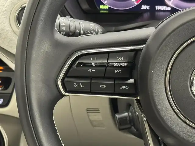 マツダ ＣＸ－６０ XD HV プレミアムモダン 三重県 2023(令5)年 1.8万km ロジウムホワイトプレミアムメタリック ディーゼルターボ・マイルドハイブリッド/4WD/MTモード付8AT/12.3型ナビ/（AM/FM/USB/HDMI/CarPlay/AndroidAuto/Bluetooth/TV）/360ビュー・モニター/ドライブレコーダー前後/ビルトインETC/i-ACTIVSENSE/・スマートブレーキサポート/・レーダークルーズコントロール/・クルージング&トラフィックサポート/・ドライバー異常時対応システム/・ドライバーモニタリング/・レーンキープアシストシステム/・ブラインドスポットモニタリング/・リヤクロストラフィックアラート/・パーキングセンサー（前後）/など/装備/・ナッパレザーシート（ピュアホワイト）/・シートヒーター（D/N/2nd）/・シートベンチレーション（D/N）/・パワーシート（Dメモリー付10way/N10way）/・電動チルト&テレスコステアリング/・ステアリングヒーター/・HUD/・AC100Vコンセント&USB充電ジャック&ワイヤレス充電/・LEDヘッドライト/・ダウンヒルアシストコントロール/・ハンズフリーパワーリフトゲート/・左右独立オートエアコン/・パドルシフト/・純正20inAW/・保/取/・スマートキーx1/など