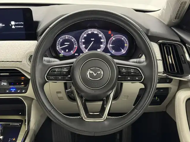 マツダ ＣＸ－６０ XD HV プレミアムモダン 三重県 2023(令5)年 1.8万km ロジウムホワイトプレミアムメタリック ディーゼルターボ・マイルドハイブリッド/4WD/MTモード付8AT/12.3型ナビ/（AM/FM/USB/HDMI/CarPlay/AndroidAuto/Bluetooth/TV）/360ビュー・モニター/ドライブレコーダー前後/ビルトインETC/i-ACTIVSENSE/・スマートブレーキサポート/・レーダークルーズコントロール/・クルージング&トラフィックサポート/・ドライバー異常時対応システム/・ドライバーモニタリング/・レーンキープアシストシステム/・ブラインドスポットモニタリング/・リヤクロストラフィックアラート/・パーキングセンサー（前後）/など/装備/・ナッパレザーシート（ピュアホワイト）/・シートヒーター（D/N/2nd）/・シートベンチレーション（D/N）/・パワーシート（Dメモリー付10way/N10way）/・電動チルト&テレスコステアリング/・ステアリングヒーター/・HUD/・AC100Vコンセント&USB充電ジャック&ワイヤレス充電/・LEDヘッドライト/・ダウンヒルアシストコントロール/・ハンズフリーパワーリフトゲート/・左右独立オートエアコン/・パドルシフト/・純正20inAW/・保/取/・スマートキーx1/など