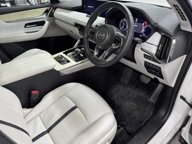 マツダ ＣＸ－６０ XD HV プレミアムモダン 三重県 2023(令5)年 1.8万km ロジウムホワイトプレミアムメタリック ディーゼルターボ・マイルドハイブリッド/4WD/MTモード付8AT/12.3型ナビ/（AM/FM/USB/HDMI/CarPlay/AndroidAuto/Bluetooth/TV）/360ビュー・モニター/ドライブレコーダー前後/ビルトインETC/i-ACTIVSENSE/・スマートブレーキサポート/・レーダークルーズコントロール/・クルージング&トラフィックサポート/・ドライバー異常時対応システム/・ドライバーモニタリング/・レーンキープアシストシステム/・ブラインドスポットモニタリング/・リヤクロストラフィックアラート/・パーキングセンサー（前後）/など/装備/・ナッパレザーシート（ピュアホワイト）/・シートヒーター（D/N/2nd）/・シートベンチレーション（D/N）/・パワーシート（Dメモリー付10way/N10way）/・電動チルト&テレスコステアリング/・ステアリングヒーター/・HUD/・AC100Vコンセント&USB充電ジャック&ワイヤレス充電/・LEDヘッドライト/・ダウンヒルアシストコントロール/・ハンズフリーパワーリフトゲート/・左右独立オートエアコン/・パドルシフト/・純正20inAW/・保/取/・スマートキーx1/など