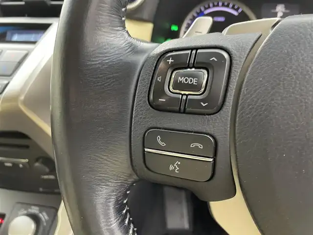 レクサス ＮＸ 300h バージョンL 愛知県 2015(平27)年 7万km ソニックチタニウム 3眼LEDヘッドライト/純正メモリーナビ/バックカメラ/レザーシート/クルーズコントロール/フルセグTV/Bluetooth対応/サイドカメラ（左側）/ドライブレコーダー（前後）/ステアリングリモコン/パドルシフト/ビルトインETC/メモリーパワーシート/シートヒーター（前席）/コンビレザーエアシート（前席）/後席リクライニング機能/パワーバックドア/純正18インチアルミホイール/純正フロアマット/オートライト/USB端子入力/スマートキー
