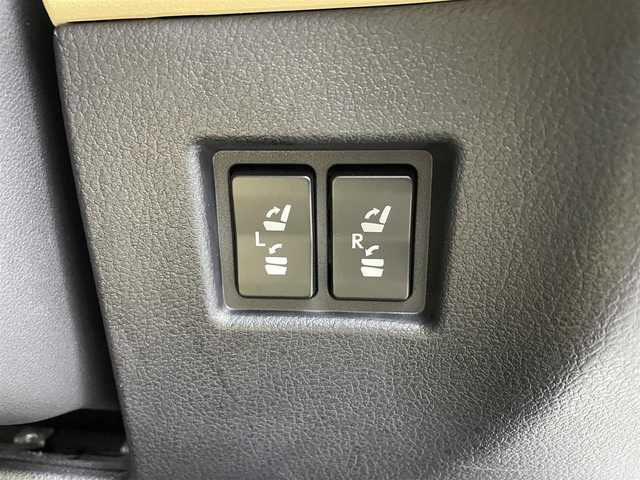 レクサス ＮＸ 300h バージョンL 愛知県 2015(平27)年 7万km ソニックチタニウム 3眼LEDヘッドライト/純正メモリーナビ/バックカメラ/レザーシート/クルーズコントロール/フルセグTV/Bluetooth対応/サイドカメラ（左側）/ドライブレコーダー（前後）/ステアリングリモコン/パドルシフト/ビルトインETC/メモリーパワーシート/シートヒーター（前席）/コンビレザーエアシート（前席）/後席リクライニング機能/パワーバックドア/純正18インチアルミホイール/純正フロアマット/オートライト/USB端子入力/スマートキー