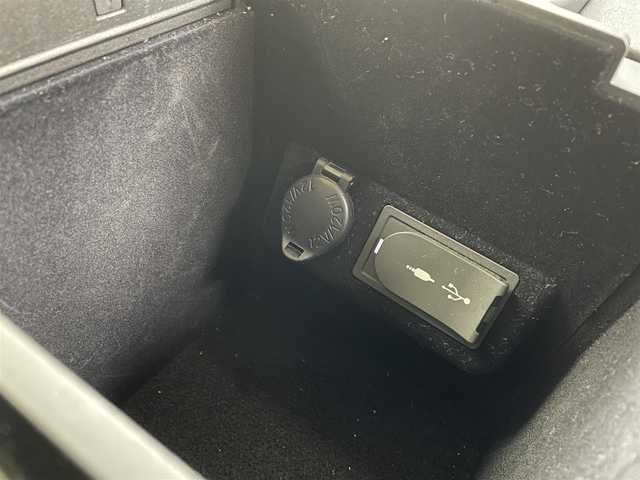 レクサス ＮＸ 300h バージョンL 愛知県 2015(平27)年 7万km ソニックチタニウム 3眼LEDヘッドライト/純正メモリーナビ/バックカメラ/レザーシート/クルーズコントロール/フルセグTV/Bluetooth対応/サイドカメラ（左側）/ドライブレコーダー（前後）/ステアリングリモコン/パドルシフト/ビルトインETC/メモリーパワーシート/シートヒーター（前席）/コンビレザーエアシート（前席）/後席リクライニング機能/パワーバックドア/純正18インチアルミホイール/純正フロアマット/オートライト/USB端子入力/スマートキー