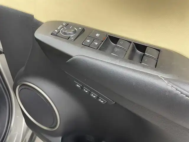 レクサス ＮＸ 300h バージョンL 愛知県 2015(平27)年 7万km ソニックチタニウム 3眼LEDヘッドライト/純正メモリーナビ/バックカメラ/レザーシート/クルーズコントロール/フルセグTV/Bluetooth対応/サイドカメラ（左側）/ドライブレコーダー（前後）/ステアリングリモコン/パドルシフト/ビルトインETC/メモリーパワーシート/シートヒーター（前席）/コンビレザーエアシート（前席）/後席リクライニング機能/パワーバックドア/純正18インチアルミホイール/純正フロアマット/オートライト/USB端子入力/スマートキー