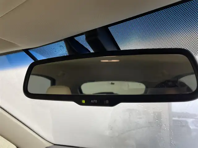 レクサス ＮＸ 300h バージョンL 愛知県 2015(平27)年 7万km ソニックチタニウム 3眼LEDヘッドライト/純正メモリーナビ/バックカメラ/レザーシート/クルーズコントロール/フルセグTV/Bluetooth対応/サイドカメラ（左側）/ドライブレコーダー（前後）/ステアリングリモコン/パドルシフト/ビルトインETC/メモリーパワーシート/シートヒーター（前席）/コンビレザーエアシート（前席）/後席リクライニング機能/パワーバックドア/純正18インチアルミホイール/純正フロアマット/オートライト/USB端子入力/スマートキー