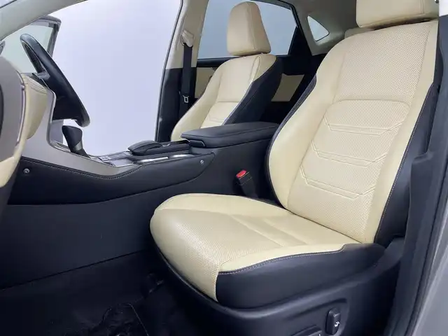 レクサス ＮＸ 300h バージョンL 愛知県 2015(平27)年 7万km ソニックチタニウム 3眼LEDヘッドライト/純正メモリーナビ/バックカメラ/レザーシート/クルーズコントロール/フルセグTV/Bluetooth対応/サイドカメラ（左側）/ドライブレコーダー（前後）/ステアリングリモコン/パドルシフト/ビルトインETC/メモリーパワーシート/シートヒーター（前席）/コンビレザーエアシート（前席）/後席リクライニング機能/パワーバックドア/純正18インチアルミホイール/純正フロアマット/オートライト/USB端子入力/スマートキー