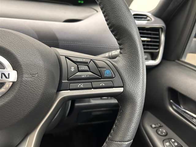 日産 セレナ e－パワー ハイウェイスター V 愛媛県 2020(令2)年 3.8万km アズライトブルー 純正10インチナビ/(Bluetooth/フルセグ)/プロパイロット/全周囲カメラ/11インチフリップダウンモニター/レーダークルーズコントロール/衝突被害軽減ブレーキ/レーンキープアシスト/両側電動スライドドア/ETC/前方ドライブレコーダー/スペアキー/USB充電/保証書