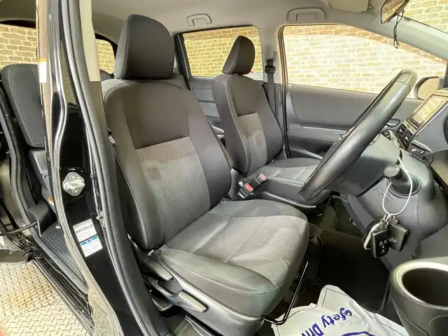 トヨタ シエンタ G 岩手県 2019(令1)年 9.3万km ブラックマイカ ４WD/両側パワースライドドア/寒冷地仕様/衝突被害軽減システム/レーンアシスト/オートマチックハイビーム/オートエアコン/横滑り防止装置/エンジンスターター/KENWOODナビ/フルセグTV/ヘッドライトレベライザー/15インチスチールホイール