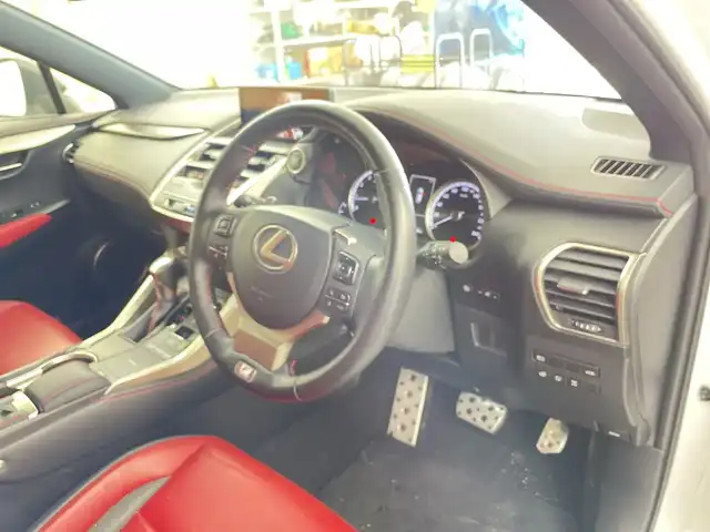 レクサス ＮＸ 300 Fスポーツ 道央・札幌 2019(平31)年 3.4万km ホワイトノーヴァガラスフレーク ・４ＷＤ/ターボ/・レクサスセーフティシステムプラス/・レーダークルーズコントロール/・純正ドライブレコーダー/・純正ナビ・フルセグＴＶ/・ＤＶＤ・ＣＤ・ＢＴ・USB・ＳＤ・Miracast/・バックカメラ/サイドカメラ/・赤Ｘ黒レザーシート/・シートヒーター/エアシート/・パワーシート/・ステアリングヒーター/・LEDヘッドライト/・オートライト/オートハイビーム/・パワーバックドア/・イオンエアコン