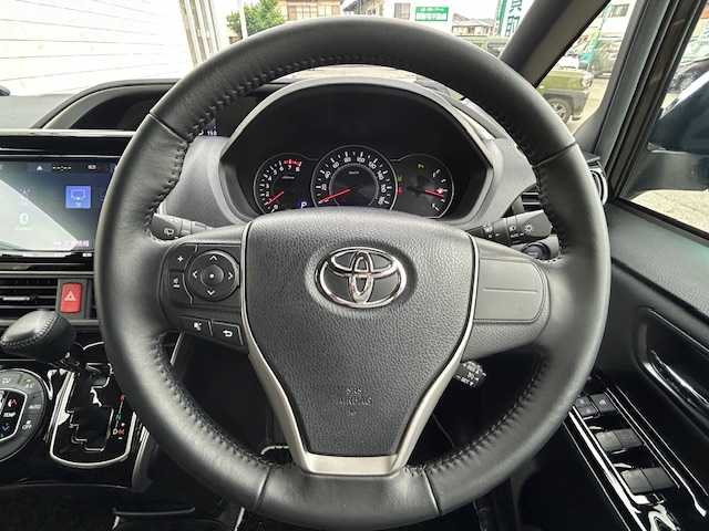 トヨタ ヴォクシー ZS 煌Ⅱ 静岡県 2020(令2)年 2万km イナズマスパーキングブラックガラスフレーク ワンオーナー/純正9インチナビ/・フルセグTV/・Bluetooth接続/・DVD再生/Bカメラ/クルコン/両側パワスラ/衝突軽減/前後コーナーセンサー/プッシュスタート/スマートキー/ETC2.0/前後ドラレコ/LEDオートライト・オートハイビーム/純正16インチアルミホイール/取扱説明書/保証書