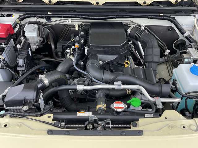 スズキ ジムニー XC 新潟県 2018(平30)年 4.8万km シフォンアイボリーメタリックブラック2トーンルーフ 4WD/衝突被害軽減システム/レーンキープアシスト/ダウンヒルアシストコントロール/センターデフロック/純正ナビ/　（フルセグTV/BT/CD/DVD/AM/FM）/バックカメラ/クルーズコントロール/LEDオートライト/シートヒーター/純正16インチアルミホイール/スマートキー/ETC