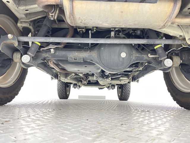 スズキ ジムニー XC 新潟県 2018(平30)年 4.8万km シフォンアイボリーメタリックブラック2トーンルーフ 4WD/衝突被害軽減システム/レーンキープアシスト/ダウンヒルアシストコントロール/センターデフロック/純正ナビ/　（フルセグTV/BT/CD/DVD/AM/FM）/バックカメラ/クルーズコントロール/LEDオートライト/シートヒーター/純正16インチアルミホイール/スマートキー/ETC