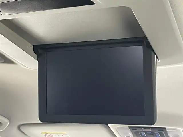 トヨタ ヴェルファイア ハイブリット ZR Gエディション 愛知県 2019(平31)年 6.2万km ホワイトパールクリスタルシャイン 純９型ナビ　フルセグＴＶ　全方位カメラ　ＪＢＬサウンド　デジタルインナーミラー　純１２型後席モニター　パワーバックドア　両側電動スライドドア　温・冷シート　黒革　３眼ＬＥＤオートライト　ＢＳＭ　禁煙車/ETC２．０　ドラレコ　1・2列目シートヒーター　オートハイビーム　追従クルコン　衝突軽減　メモリ付きパワーシート　オットマン　Bluetooth　HDMI端子　後席エアコン