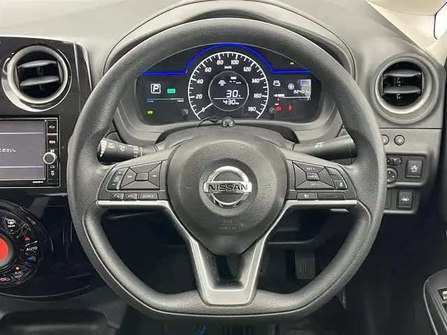 日産 ノート e－パワー X Vセレクション 愛知県 2020(令2)年 3.3万km スーパーブラック 純正ナビ　フルセグＴＶ　Ｂｌｕｅｔｏｏｔｈ　ＤＶＤ　アラウンドビューモニター　追従クルコン　エマージェンシーブレーキ　スマートルームミラー　ＬＥＤオートライト　プッシュスタート　スマートキー　禁煙車