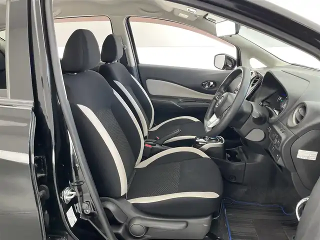 日産 ノート e－パワー X Vセレクション 愛知県 2020(令2)年 3.3万km スーパーブラック 純正ナビ　フルセグＴＶ　Ｂｌｕｅｔｏｏｔｈ　ＤＶＤ　アラウンドビューモニター　追従クルコン　エマージェンシーブレーキ　スマートルームミラー　ＬＥＤオートライト　プッシュスタート　スマートキー　禁煙車