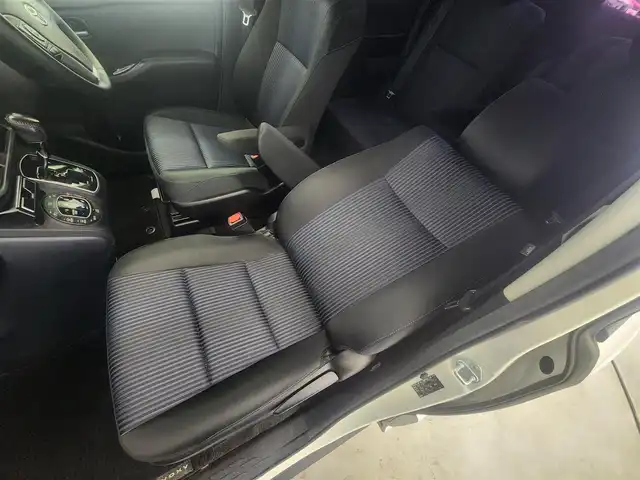 トヨタ ヴォクシー ZS 愛知県 2015(平27)年 9万km ホワイトパールクリスタルシャイン 社外9インチALPINEナビ/社外10インチALPINEフリップダウンモニター/横滑り防止装置/LEDフォグランプ/両側パワースライドドア/社外AW/純正フロアマット/ETC/プッシュスタート/スマートキー/スペアキー/ドアバイザー/オートライト