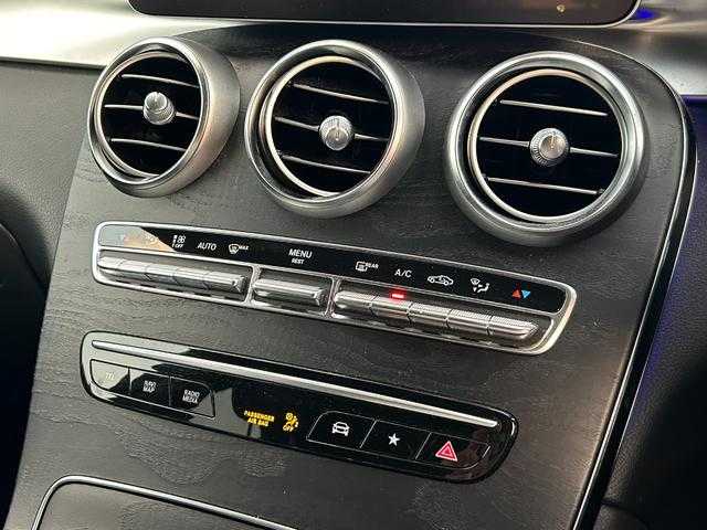 メルセデス・ベンツ ＧＬＣ２２０ d 4マチック AMGライン 埼玉県 2020(令2)年 5.3万km オブシディアンブラック ワンオーナー　/黒半革シート　/レーダーセーフティパッケージ/純正ナビ　/4WD　/ドライブレコーダー　/ETC　/ルーフレール　/ACC　　/サンルーフ
