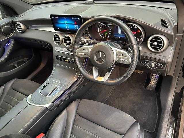 メルセデス・ベンツ ＧＬＣ２２０ d 4マチック AMGライン 埼玉県 2020(令2)年 5.3万km オブシディアンブラック ワンオーナー　/黒半革シート　/レーダーセーフティパッケージ/純正ナビ　/4WD　/ドライブレコーダー　/ETC　/ルーフレール　/ACC　　/サンルーフ