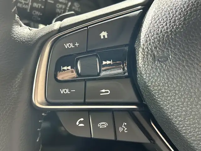 ホンダ ＷＲ－Ｖ Z+ 神奈川県 2024(令6)年 1万km 白 純正8インチナビ　【LXM-245ZFEi】/-AM/FM/Bluetooth/フルセグTV/iPod/USB/バックカメラ　/ホンダセンシング　/衝突軽減ブレーキ　/誤発信抑制機能　/後方誤発信抑制機能　/路外逸脱抑制機能　/アダプティブクルーズコントロール　/車線維持支援システム　/先行車発進お知らせ機能　/オートマチックハイビーム　/前後パーキングセンサー/パドルシフト　/革巻きステアリング　/前後ドラレコ　/ETC　/純正フロアマット　/フォグランプ　/ヘッドライトレベライザー　/スマートキー