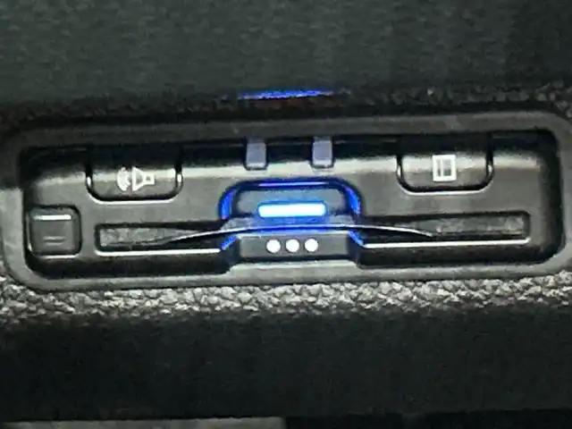ホンダ ＷＲ－Ｖ Z+ 神奈川県 2024(令6)年 1万km 白 純正8インチナビ　【LXM-245ZFEi】/-AM/FM/Bluetooth/フルセグTV/iPod/USB/バックカメラ　/ホンダセンシング　/衝突軽減ブレーキ　/誤発信抑制機能　/後方誤発信抑制機能　/路外逸脱抑制機能　/アダプティブクルーズコントロール　/車線維持支援システム　/先行車発進お知らせ機能　/オートマチックハイビーム　/前後パーキングセンサー/パドルシフト　/革巻きステアリング　/前後ドラレコ　/ETC　/純正フロアマット　/フォグランプ　/ヘッドライトレベライザー　/スマートキー