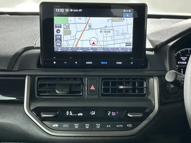 ホンダ ＷＲ－Ｖ Z+ 神奈川県 2024(令6)年 1万km 白 純正8インチナビ　【LXM-245ZFEi】/-AM/FM/Bluetooth/フルセグTV/iPod/USB/バックカメラ　/ホンダセンシング　/衝突軽減ブレーキ　/誤発信抑制機能　/後方誤発信抑制機能　/路外逸脱抑制機能　/アダプティブクルーズコントロール　/車線維持支援システム　/先行車発進お知らせ機能　/オートマチックハイビーム　/前後パーキングセンサー/パドルシフト　/革巻きステアリング　/前後ドラレコ　/ETC　/純正フロアマット　/フォグランプ　/ヘッドライトレベライザー　/スマートキー