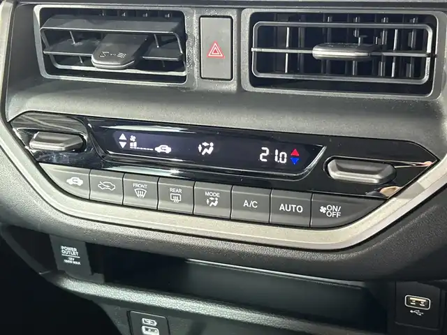 ホンダ ＷＲ－Ｖ Z+ 神奈川県 2024(令6)年 1万km 白 純正8インチナビ　【LXM-245ZFEi】/-AM/FM/Bluetooth/フルセグTV/iPod/USB/バックカメラ　/ホンダセンシング　/衝突軽減ブレーキ　/誤発信抑制機能　/後方誤発信抑制機能　/路外逸脱抑制機能　/アダプティブクルーズコントロール　/車線維持支援システム　/先行車発進お知らせ機能　/オートマチックハイビーム　/前後パーキングセンサー/パドルシフト　/革巻きステアリング　/前後ドラレコ　/ETC　/純正フロアマット　/フォグランプ　/ヘッドライトレベライザー　/スマートキー