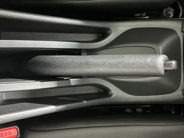 ホンダ ＷＲ－Ｖ Z+ 神奈川県 2024(令6)年 1万km 白 純正8インチナビ　【LXM-245ZFEi】/-AM/FM/Bluetooth/フルセグTV/iPod/USB/バックカメラ　/ホンダセンシング　/衝突軽減ブレーキ　/誤発信抑制機能　/後方誤発信抑制機能　/路外逸脱抑制機能　/アダプティブクルーズコントロール　/車線維持支援システム　/先行車発進お知らせ機能　/オートマチックハイビーム　/前後パーキングセンサー/パドルシフト　/革巻きステアリング　/前後ドラレコ　/ETC　/純正フロアマット　/フォグランプ　/ヘッドライトレベライザー　/スマートキー