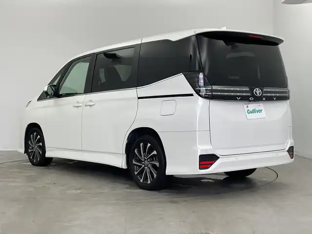 トヨタ ヴォクシー S－Z 新潟県 2023(令5)年 3.5万km ホワイトパールクリスタルシャイン 純正10.5インチメモリナビ/　フルセグTV/Bluetooth/AppleCarPlay/CD/DVD/レーダークルーズコントロール/バックモニター/ビルトインETC2.0/衝突被害軽減ブレーキ/レーンキープアシスト/前後コーナーセンサー/パワーバックドア/ハーフレザーシート/前席シートヒーター/両側パワースライドドア/横滑り防止装置/オートマチックハイビーム/オートライト/LEDヘッドライト/ステアリングスイッチ/レザーステアリング/禁煙車