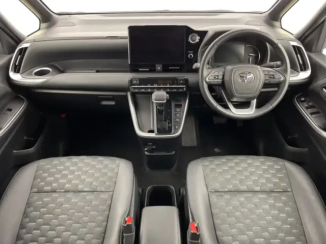 トヨタ ヴォクシー S－Z 新潟県 2023(令5)年 3.5万km ホワイトパールクリスタルシャイン 純正10.5インチメモリナビ/　フルセグTV/Bluetooth/AppleCarPlay/CD/DVD/レーダークルーズコントロール/バックモニター/ビルトインETC2.0/衝突被害軽減ブレーキ/レーンキープアシスト/前後コーナーセンサー/パワーバックドア/ハーフレザーシート/前席シートヒーター/両側パワースライドドア/横滑り防止装置/オートマチックハイビーム/オートライト/LEDヘッドライト/ステアリングスイッチ/レザーステアリング/禁煙車