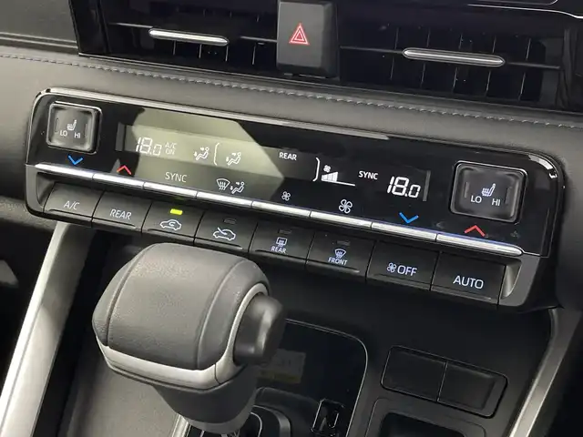 トヨタ ヴォクシー S－Z 新潟県 2023(令5)年 3.5万km ホワイトパールクリスタルシャイン 純正10.5インチメモリナビ/　フルセグTV/Bluetooth/AppleCarPlay/CD/DVD/レーダークルーズコントロール/バックモニター/ビルトインETC2.0/衝突被害軽減ブレーキ/レーンキープアシスト/前後コーナーセンサー/パワーバックドア/ハーフレザーシート/前席シートヒーター/両側パワースライドドア/横滑り防止装置/オートマチックハイビーム/オートライト/LEDヘッドライト/ステアリングスイッチ/レザーステアリング/禁煙車